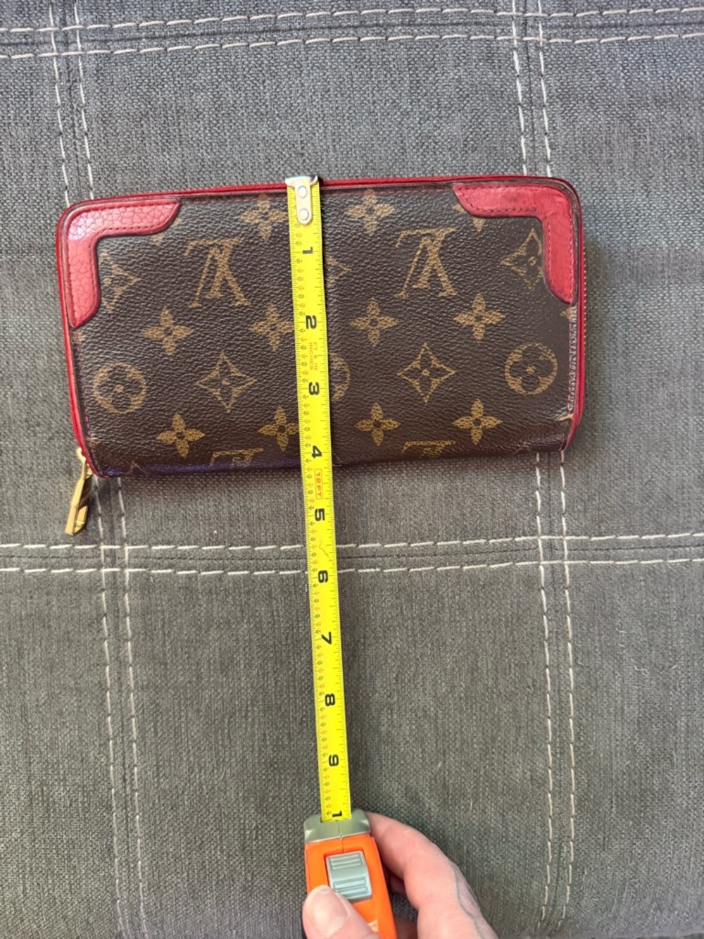Used Louis Vuitton Retiro Zippy Wallet - Picture 14 of 14